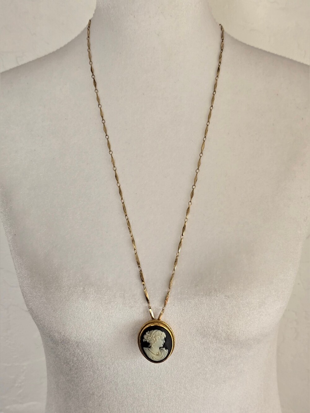 Vintage Gold-Tone Black & Ivory Cameo Pendant Necklace